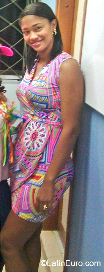 Date this young Colombia girl Yorledis from Cartagena CO17474