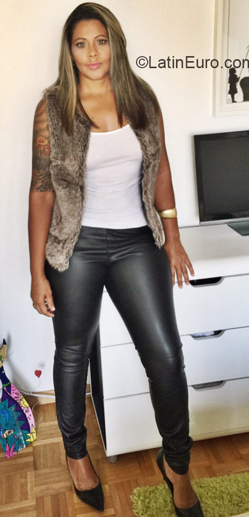 Date this attractive Switzerland girl Fernanda from Bulle CH134
