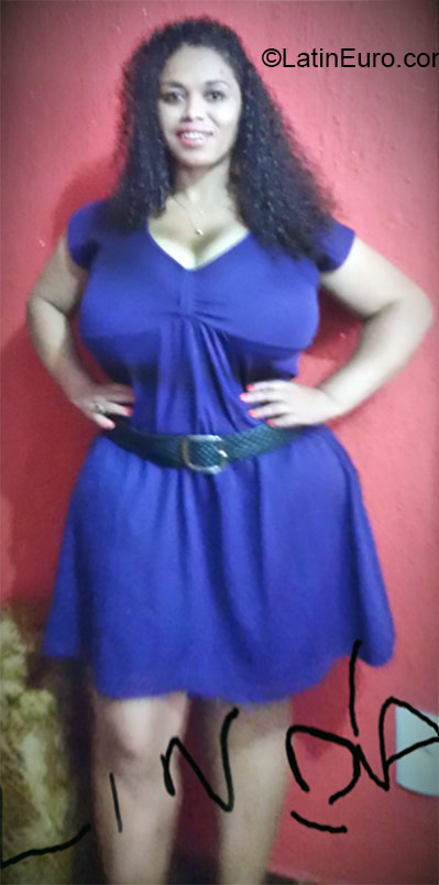 Date this happy Brazil girl Ana from Brasilia BR9346