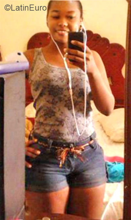 Date this lovely Dominican Republic girl Daniela from Higuey DO22301