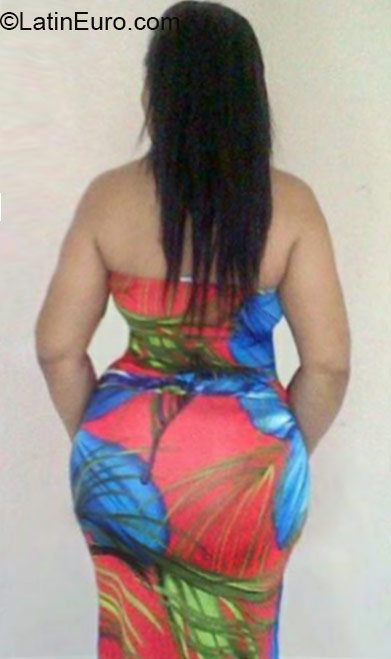 Date this gorgeous Colombia girl Yina from Barranquilla CO17503
