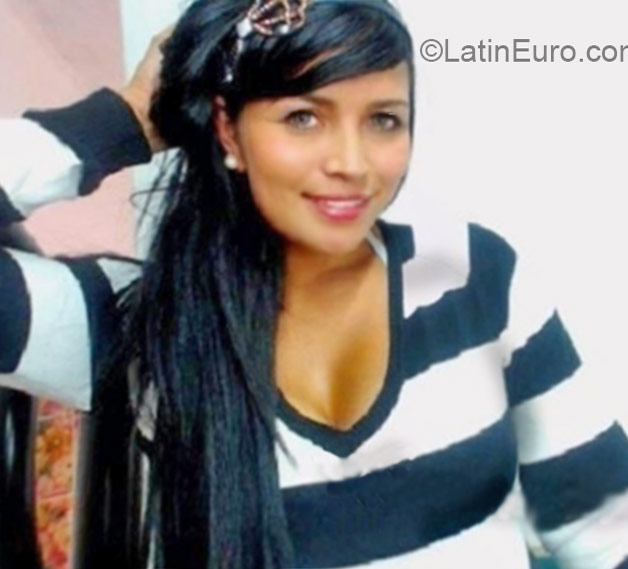 Date this charming Colombia girl Carolina from Medellin CO17504