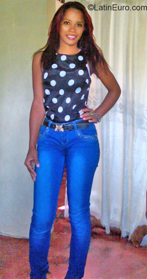 Date this voluptuous Dominican Republic girl Laudy from Santo Domingo DO22378