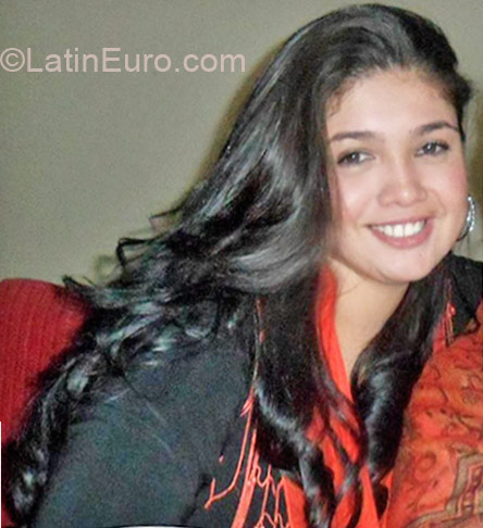 Date this nice looking Colombia girl Paola from Cucuta CO17551