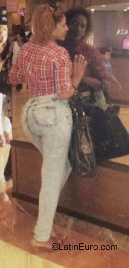 Date this voluptuous Dominican Republic girl Sugey from Santo Domingo DO22451