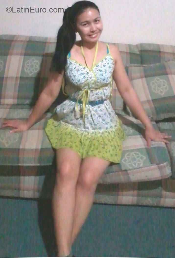 Date this sultry Philippines girl Leah from Davao City PH784