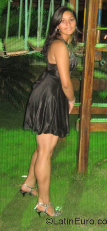 Date this voluptuous Venezuela girl Maria from Maracaibo VE528