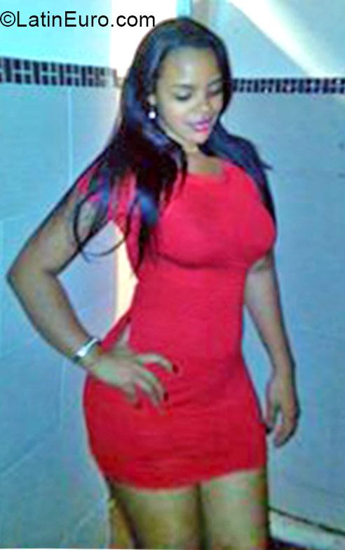 Date this charming Dominican Republic girl Luz from Santo Domingo DO22427