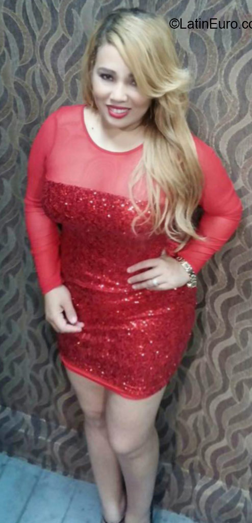 Date this sultry Dominican Republic girl Carolina from San Pedro Macoris DO22453