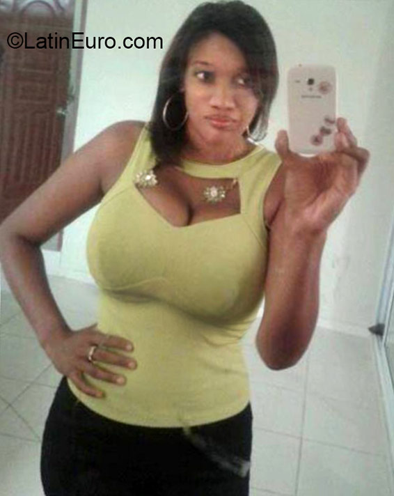 Date this hot Dominican Republic girl Alejandra from Santiago DO22458