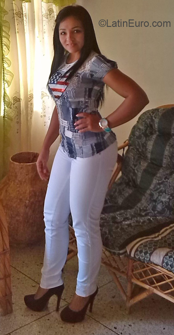 Date this cute Venezuela girl Alba from Merida VE640