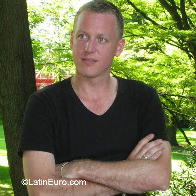 Date this pretty Netherlands man Roel from Utrecht NL266