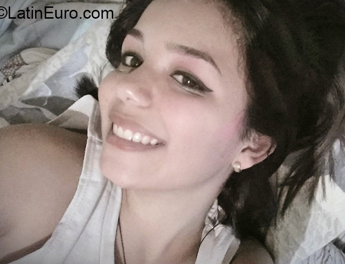 Date this foxy Venezuela girl Barbara from Caracas VE548