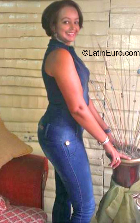 Date this good-looking Dominican Republic girl Fiol from Santo Domingo DO22594