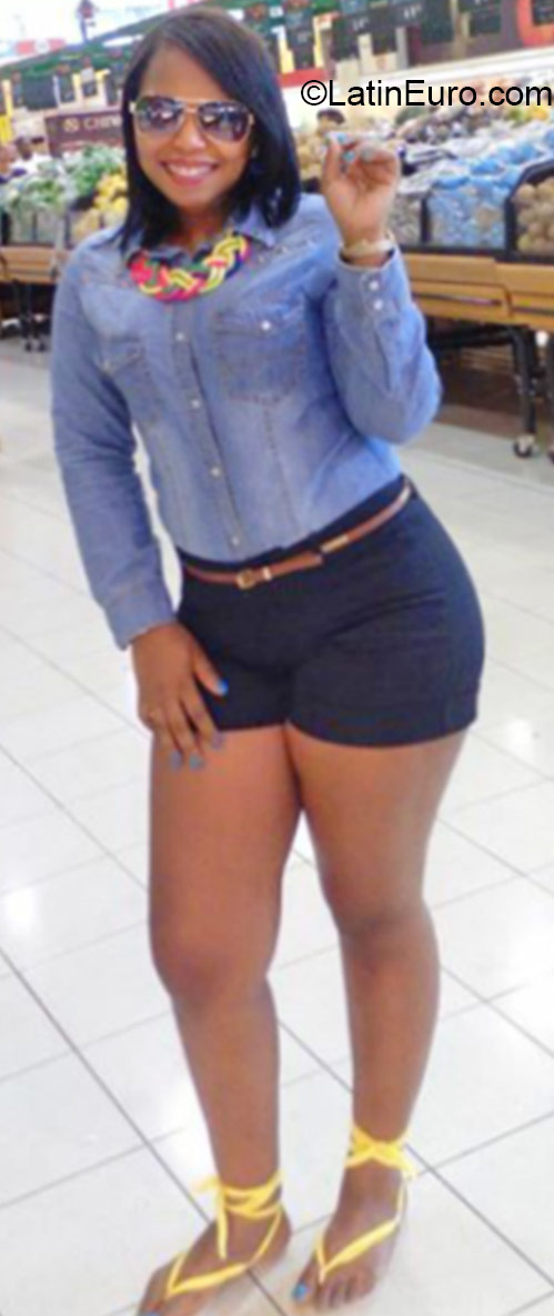 Date this athletic Dominican Republic girl Clara from Santo Domingo DO22612