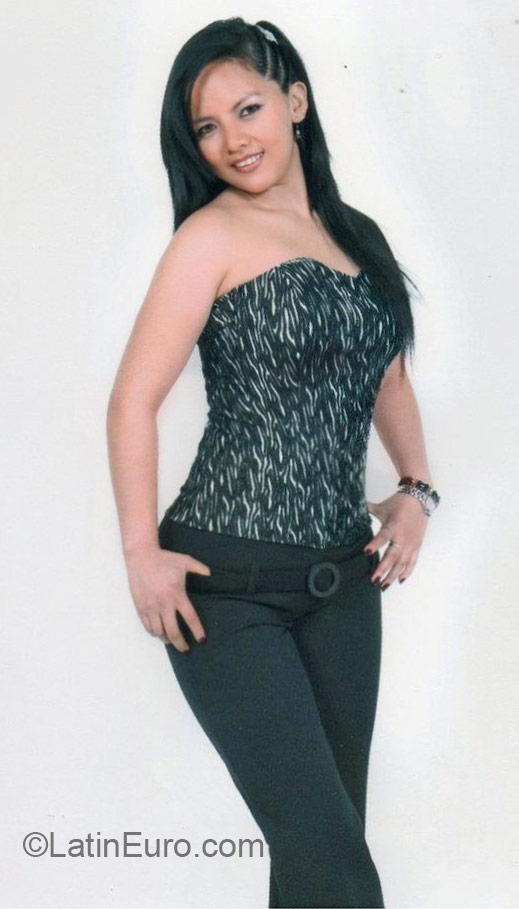 Date this tall Peru girl Maria from Lima PE1065