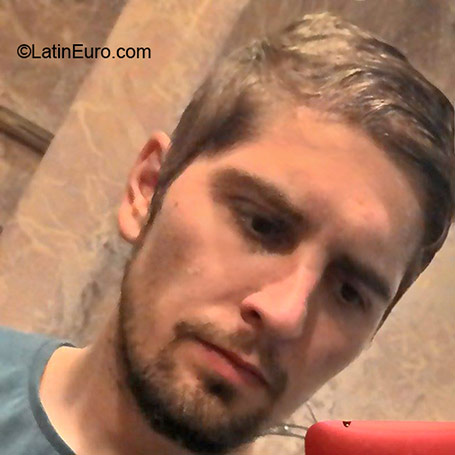 Date this pretty Venezuela man Skp from Caracas VE565