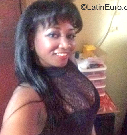 Date this happy Colombia girl Yesenia from Barranquilla CO17725
