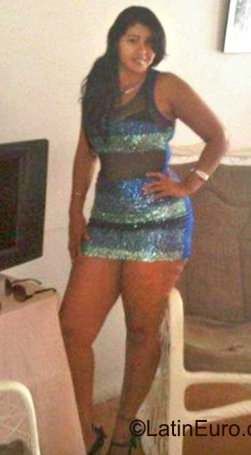 Date this happy Dominican Republic girl Yanieri from Santo Domingo DO22825