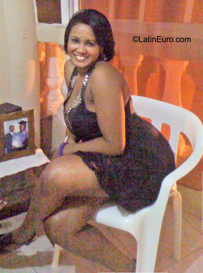 Date this sultry Dominican Republic girl Miasoty from Santo Domingo DO22847