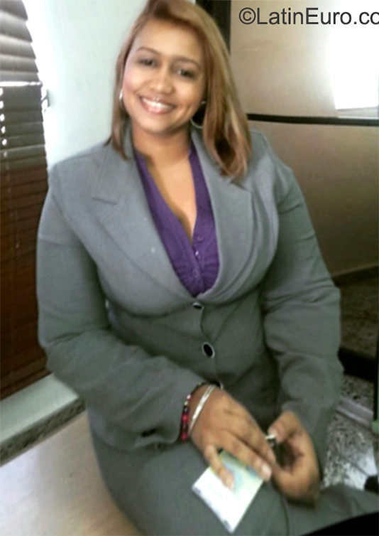 Date this funny Dominican Republic girl Amelia from Hato mayor del rey DO22857