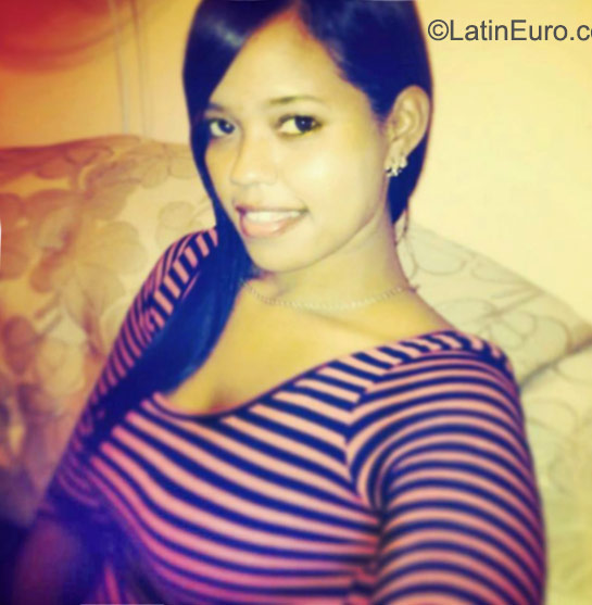 Date this lovely Dominican Republic girl Erika from Santo Domingo DO22867