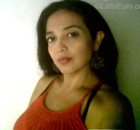 Date this delightful Colombia girl Lucia from Cali CO17806