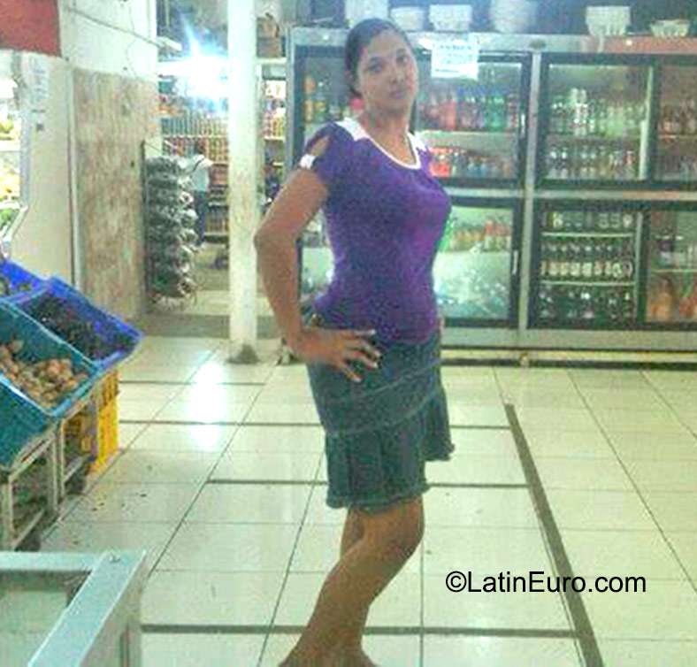 Date this happy Dominican Republic girl Marely from San Pedro de Macoris DO22923