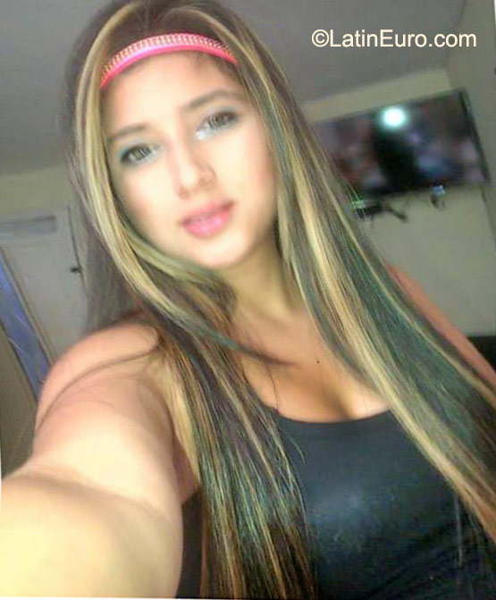 Date this pretty Colombia girl Angelica from Medellin CO17843