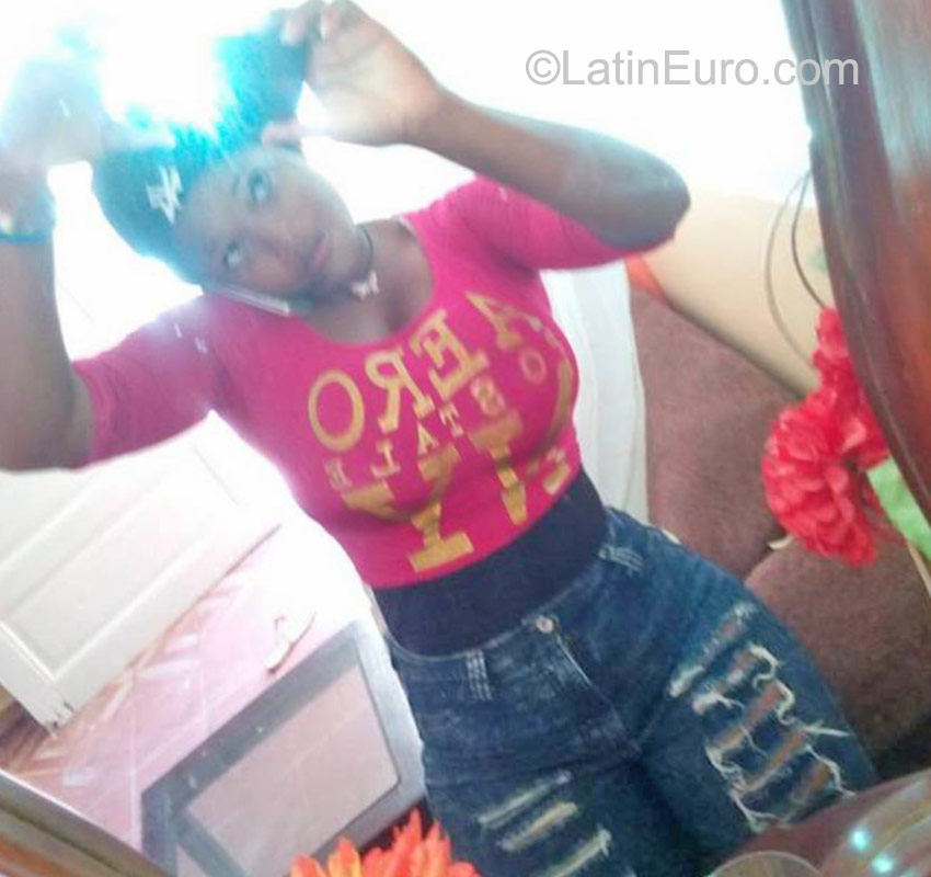 Date this athletic Dominican Republic girl Elizabeth from Santo Domingo DO22998