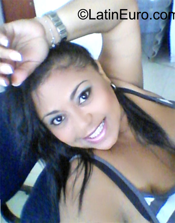 Date this exotic Colombia girl Yenis de la bar from Cartagena CO17879