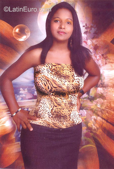 Date this happy Dominican Republic girl Dominiga from San Pedro de Marcoris DO23027