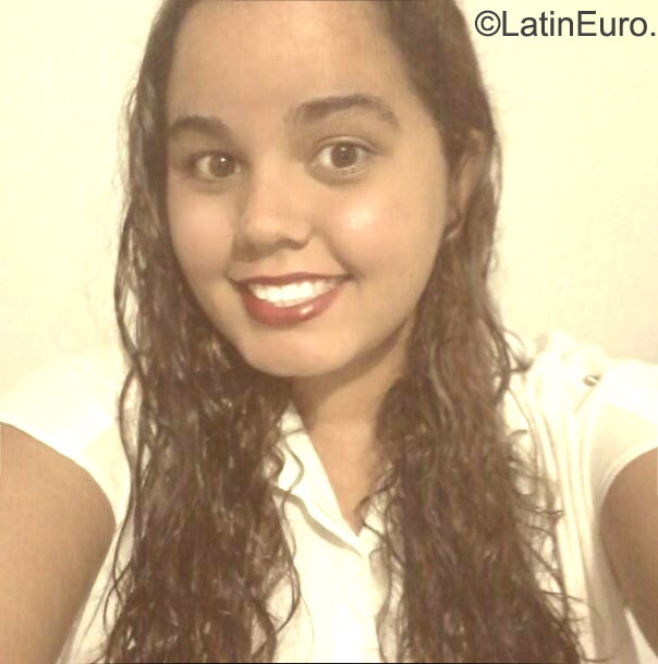 Date this happy Brazil girl Ana from Rio Das Ostras BR9434