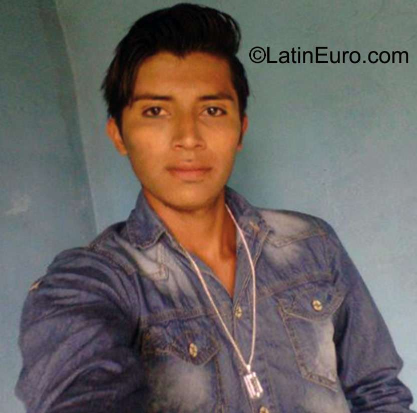 Date this hot Colombia man Kelwen from Bogota CO17918