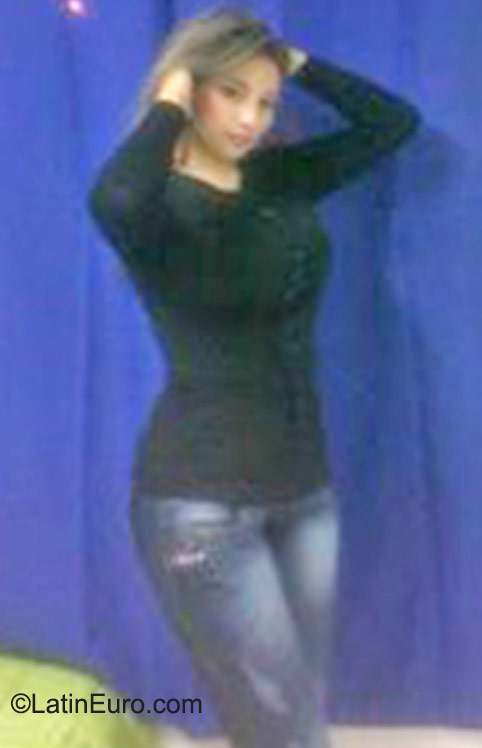 Date this lovely Colombia girl Linda from Bogota CO17923
