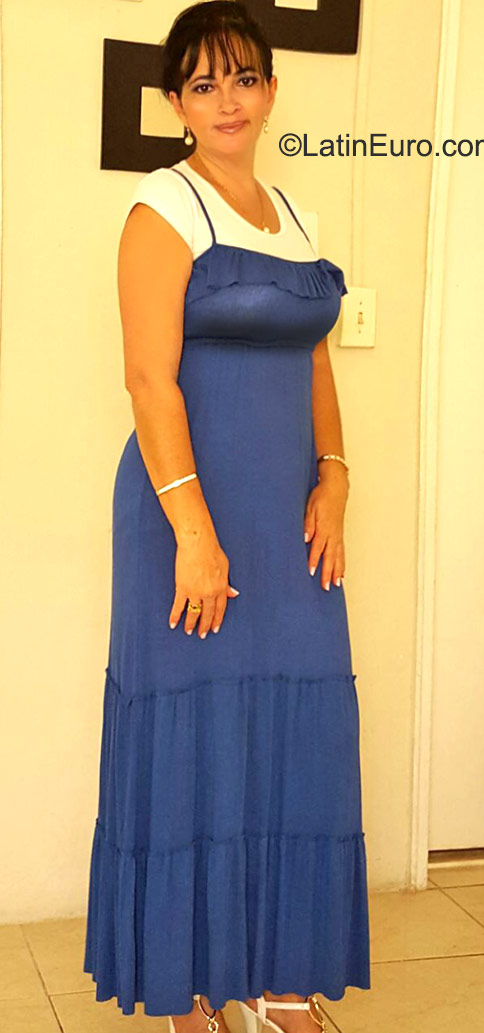 Date this cute United States girl Luz from Miami US16415