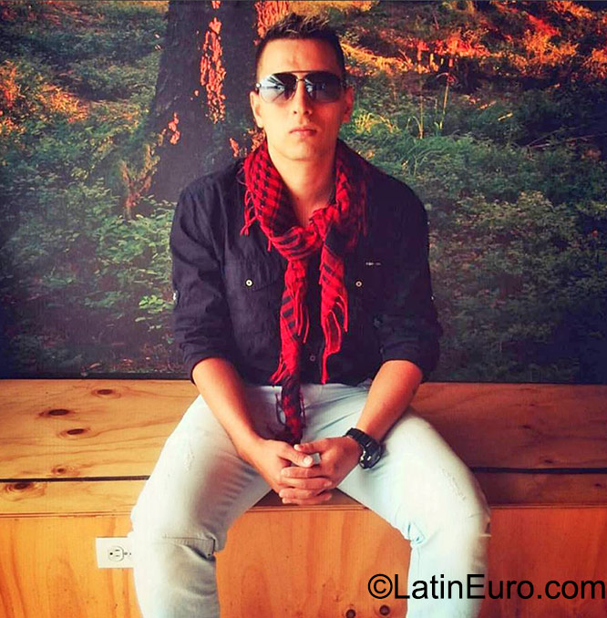 Date this voluptuous Colombia man Mauricio from Medellin CO17934