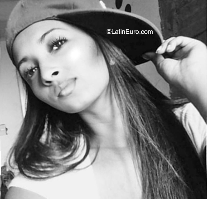 Date this hard body Colombia girl Andrea from Medellin CO19714