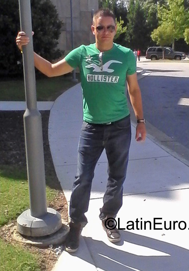 Date this young United States man Barbaro from Lawrenceville US16421
