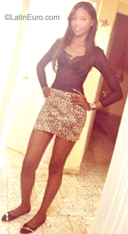 Date this happy Dominican Republic girl Laura from Santo Domingo DO23102