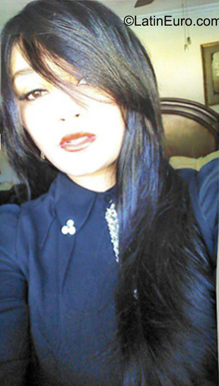 Date this good-looking Dominican Republic girl Leverit from Santiago DO23173