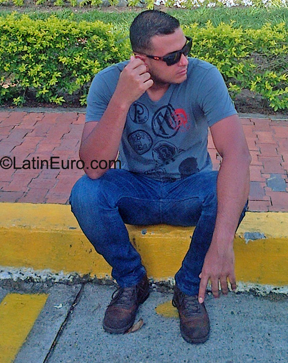 Date this beautiful Colombia man Alexander from Pereira CO17978