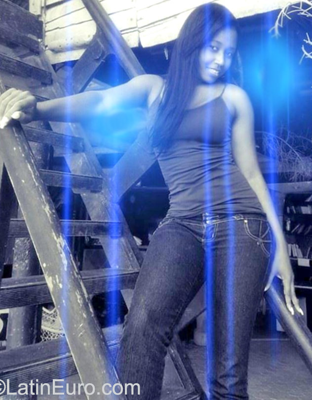 Date this sensual Dominican Republic girl Aledia from Santo Domingo DO23197