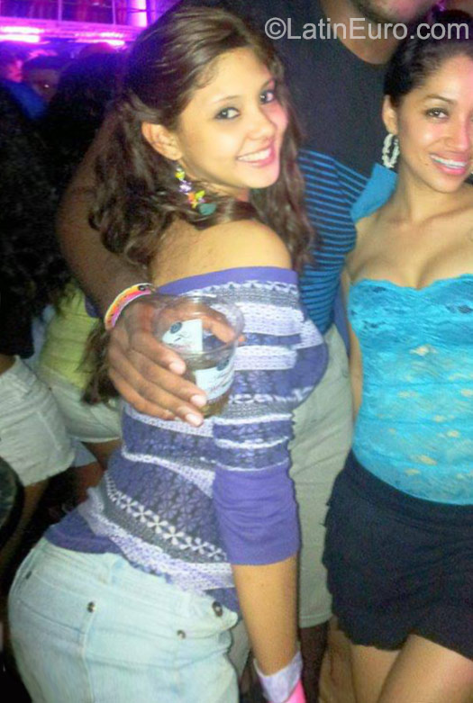 Date this tall Panama girl Anyie from Panama City PA696