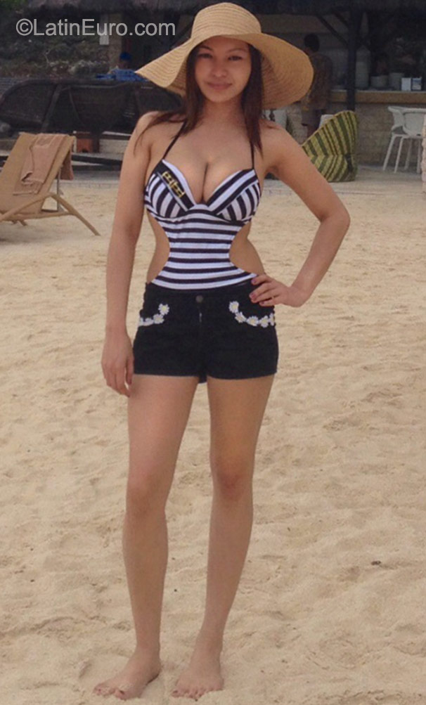 Date this foxy Philippines girl Myrnia from Cebu City PH818