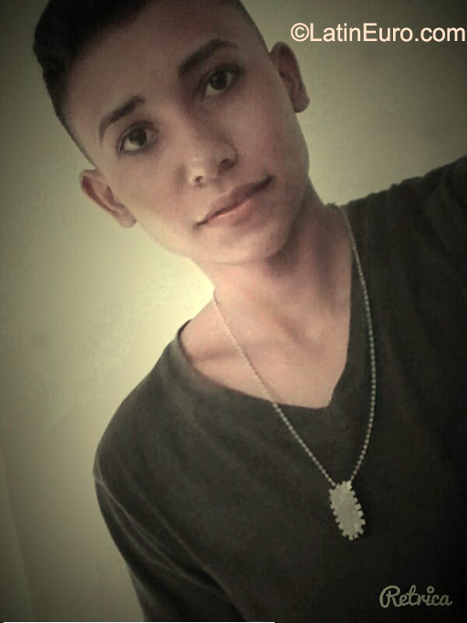 Date this young Honduras man Junior from san pedro sula HN1706