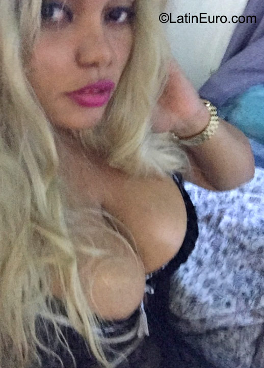 Date this nice looking United States girl Fernanda from Brooklyn US16495