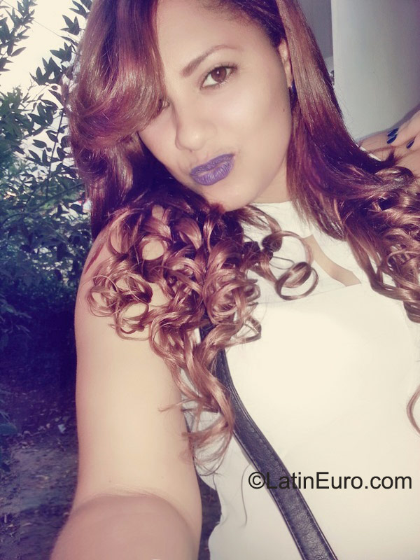 Date this sensual Dominican Republic girl Ibelka from Santiago DO23357