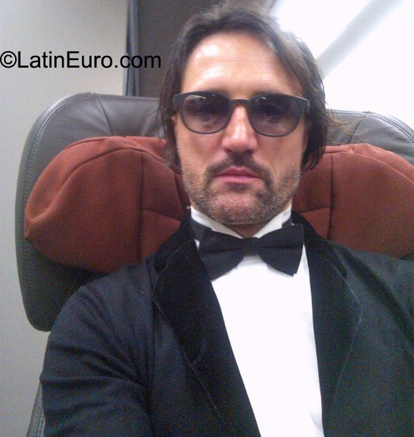 Date this nice looking Italy man Roberto from Milan IT258