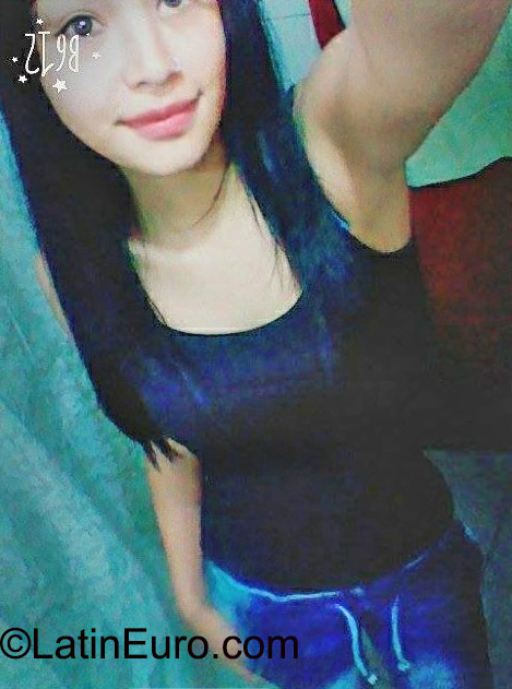 Date this attractive Colombia girl Alejandra from Bogota CO18071
